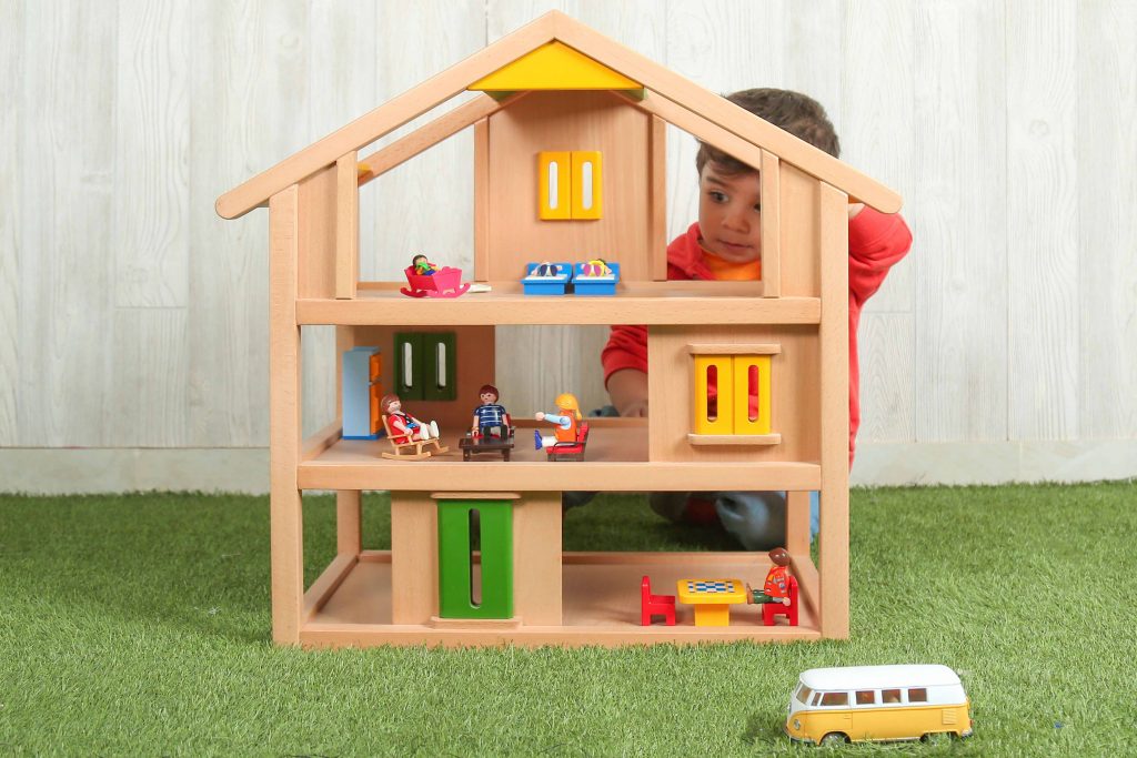 کودک | اسباب بازی | خانه چوبی | اسباب بازی چوبی | کودک خلاق | کودک شاد | کودک و بازی | کودک راوی