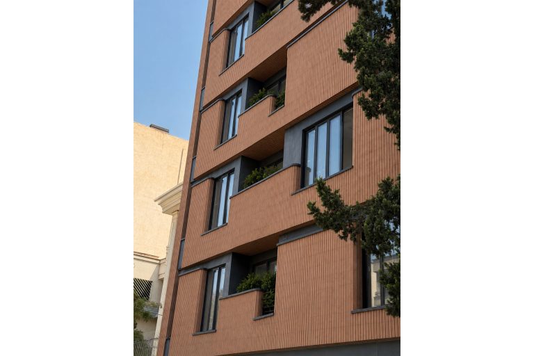 آپارتمان مسکونی وارون